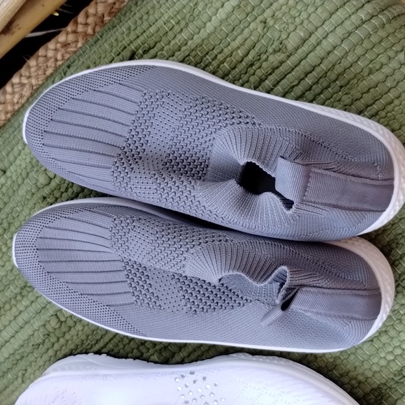 Two for 1 price white size 37 Morgan Taylor slip-ons gray Tommy Bahama 7 - Picture 3 of 6